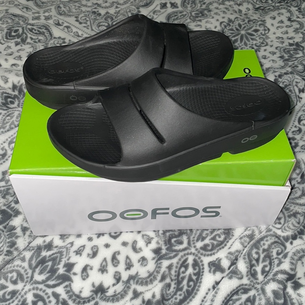 🖤OOFOS sandals💚
